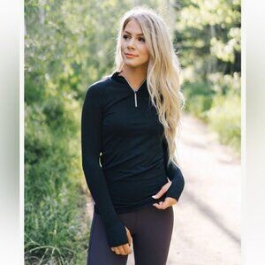 Zyia Active Fog Performance 1/4 Zip Long Sleeve Pullover Top in Black